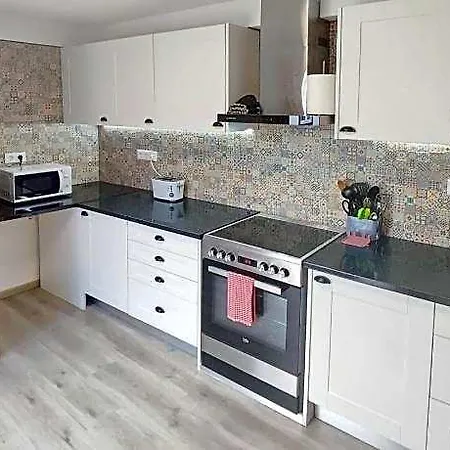 Newly Renovated Flat Near Centre 2*
